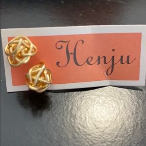 Gold filled stud earrings. Yarn ball style.